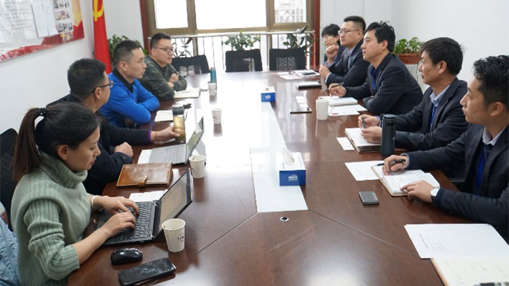 公司与华英证券洽谈业务合作