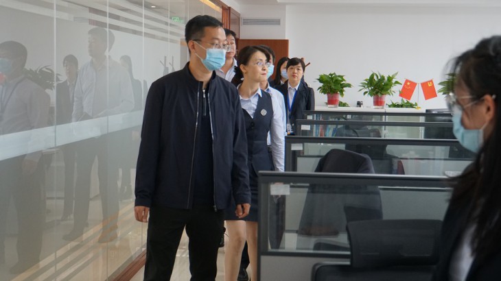 集团公司董事会秘书、金融资本公司党委书记、董事长陈德华调研担保集团