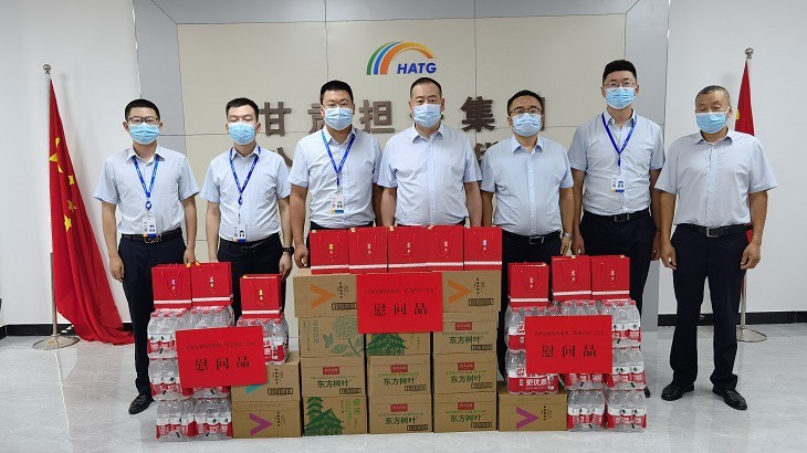 担保集团总经理邹明升赴天水分公司开展“夏送清凉”慰问活动