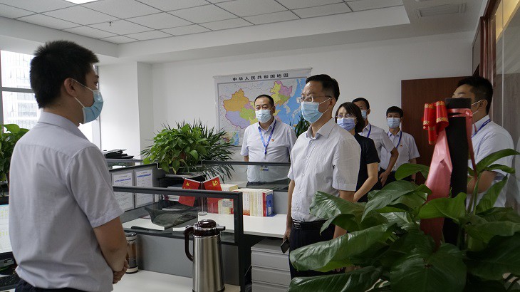 集团公司党委委员、副总经理陈德华赴担保集团检查疫情防控工作