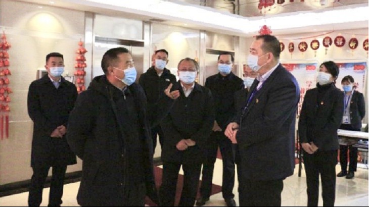 新春慰问鼓干劲 扬帆起航再出发—— 集团公司董事长石培荣一行春节走访慰问担保集团干部职工