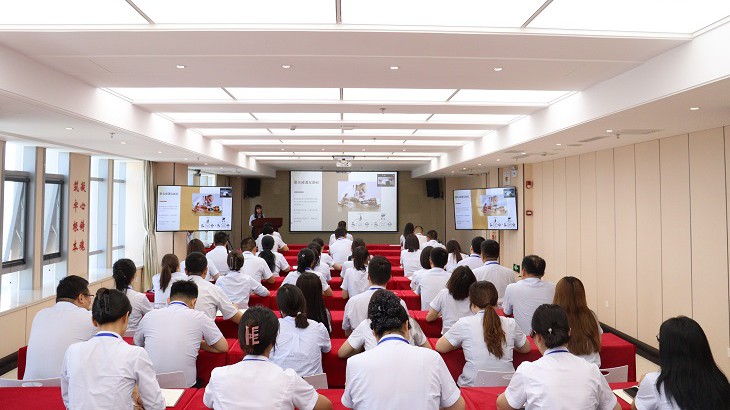 担保集团组织开展“书海泛舟·厚积前行”阅读分享活动