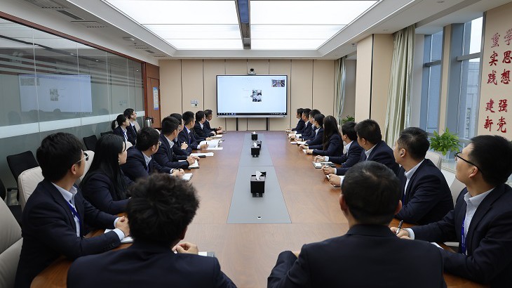 为进一步夯实公司合规管理基础，全面提升员工风险防范能力，12月13日，担保集团组织开展合规管理专题培训公司业务及风险条线全体员工参加。本次培训由合规稽核部主办，培训讲师深入解读了《民法典》《公司法》相