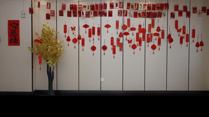 为大力弘扬传统民俗文化，积极营造喜庆祥和的节日氛围，1月22日，担保集团成功举办“迎新春·庆小年”主题活动。在公司21楼会议室，全体员工欢聚一堂、其乐融融，共同度过了一个充满意义、妙趣横生的小年。本次