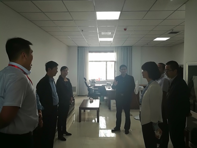 甘肃金融集团董事长马万荣一行赴张掖分公司调研指导工作