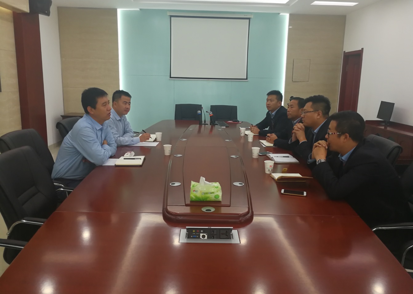 公司常务副总经理谢景龙一行赴张掖分公司调研并组织召开河西片区经营分析会议