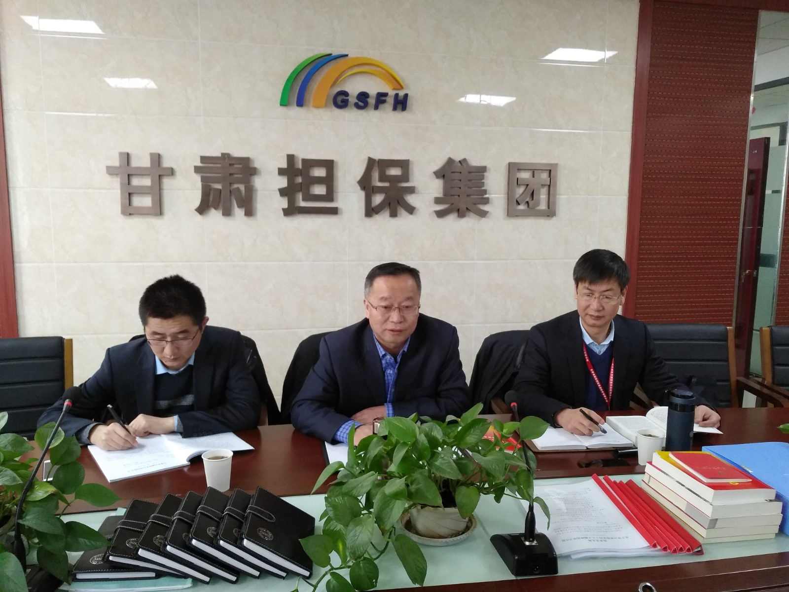 甘肃金融集团党委书记杨建军到临夏党支部宣讲十九大精神